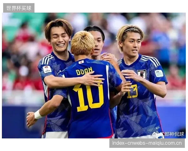 日本队对叙利亚具备传控优势,无球跑动穿插或成破密集防守关键。 日本队对叙利亚具备传控优势,无球跑动穿插或成破密集防守关键。